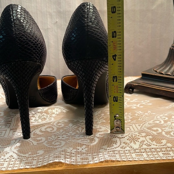 Mossimo Supply Co Black and Gold Heels with Pointed Toe Design - Picture 8 of 14
